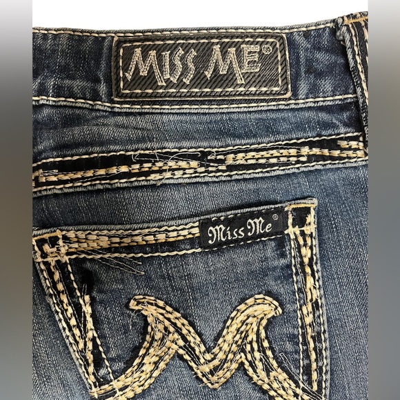Miss Me | M Series Easy Capri Jeans - Size 28 - Picture 2 of 7